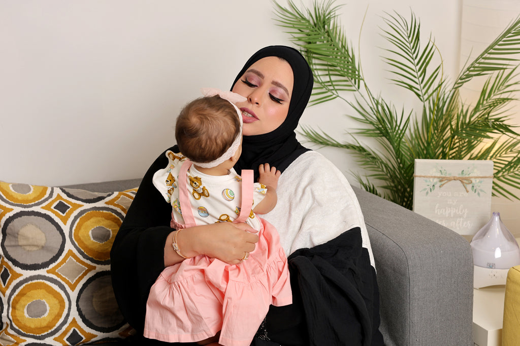 Black Breastfeeding Cover